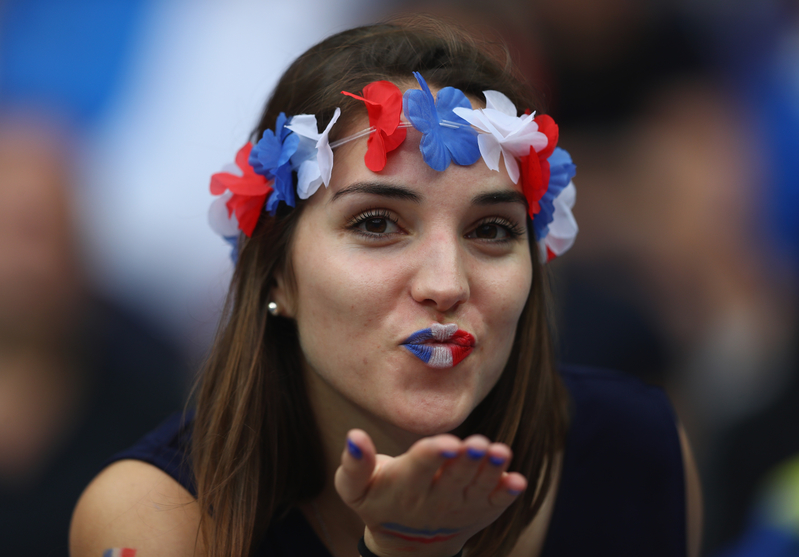 英超2024赛季焦点：C罗短期转会引爆足坛 曼城2-0切尔西领跑积分榜